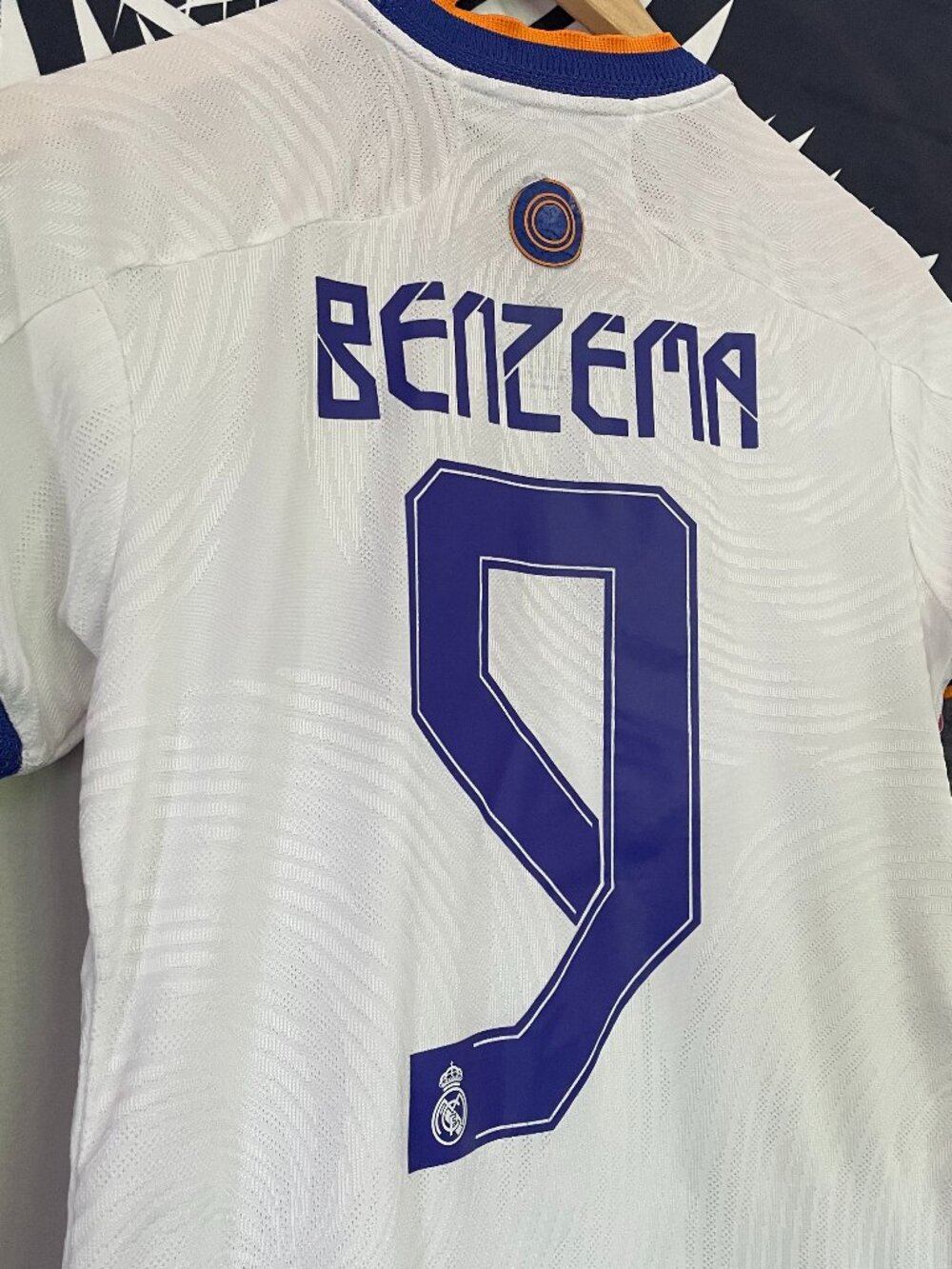 Real Madrid Benzema Emirates Fly Better Jersey - Picture 5 of 13